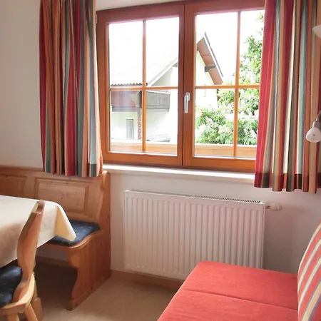 Zum Roessl רמסאו אם דכשטיין